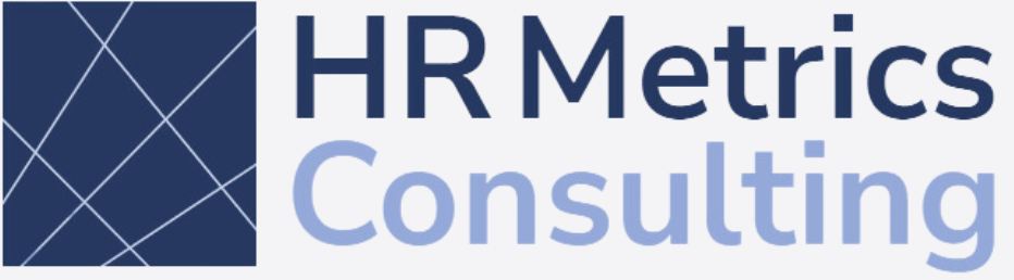 Firmenlogo von HR Metrics Consulting mit blauem geometrischem Symbol neben dem Firmennamen.