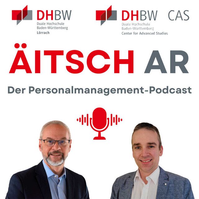 Titelbild des Personalmanagement-Podcasts ÄITSCH AR von der DHBW und DHBW CAS mit zwei Moderatoren und Mikrofon-Icon.